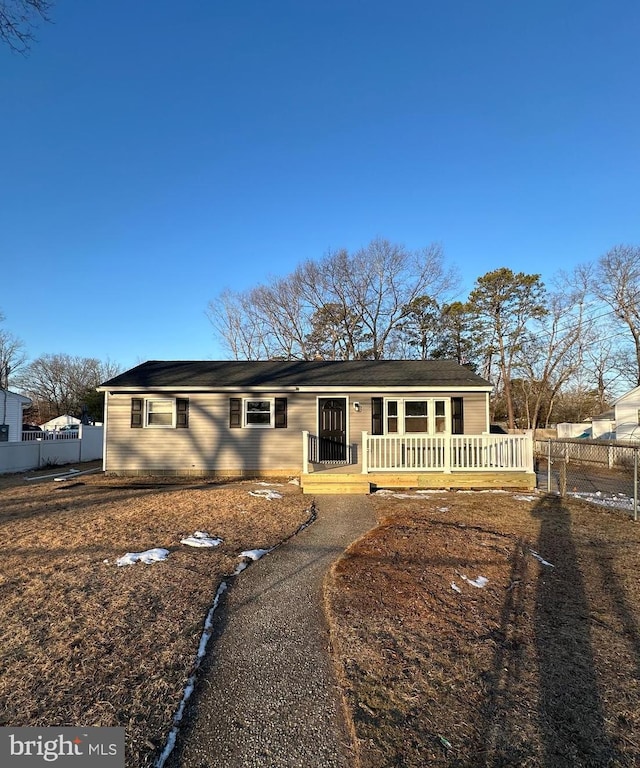 ranch-style home featuring a porch