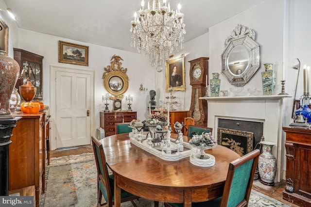 dining area with a notable chandelier