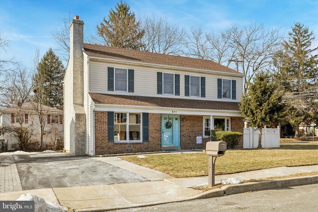 view of front of house featuring a front yard