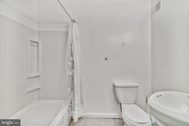 full bathroom with shower / tub combo with curtain, tile patterned floors, toilet, and sink