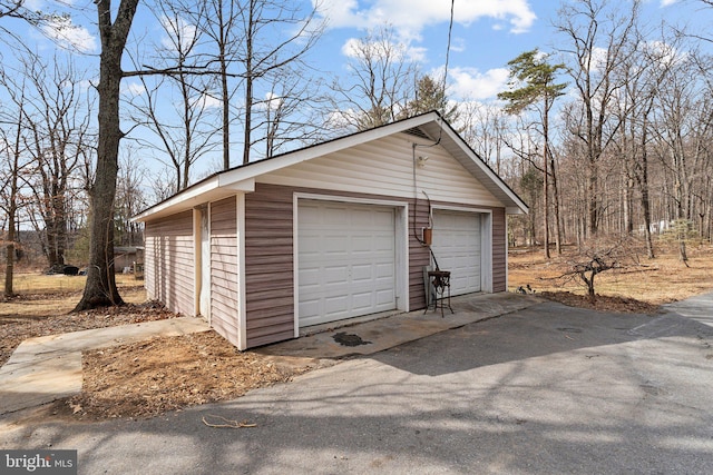 view of detached garage