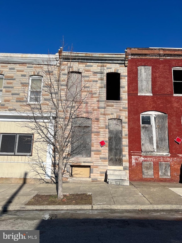 view of front of property