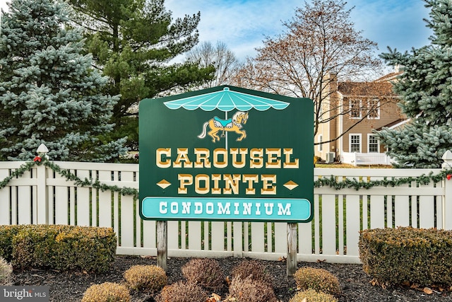 view of community / neighborhood sign