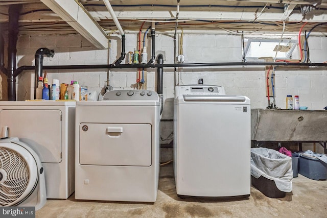 laundry room featuring sink and washer and clothes dryer