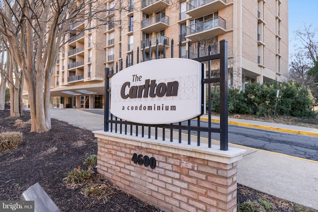 view of community / neighborhood sign