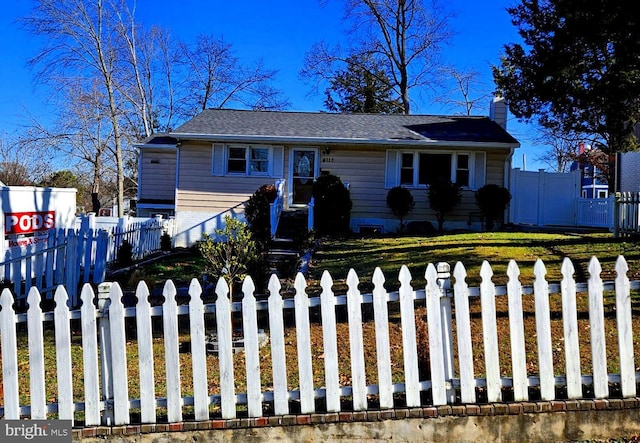 view of front facade with a front lawn