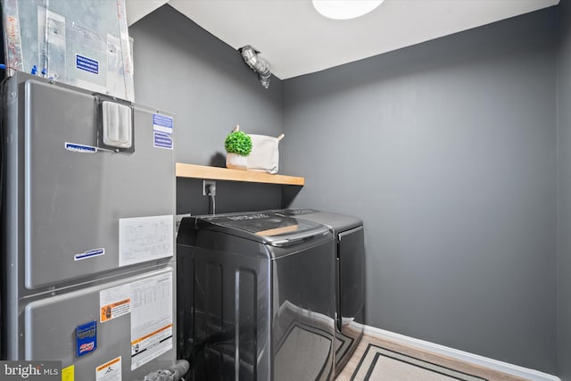 laundry room featuring heating unit and independent washer and dryer