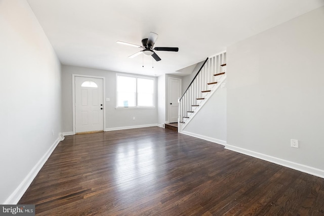 entryway featuring dark wood-type flooring and ceiling fan