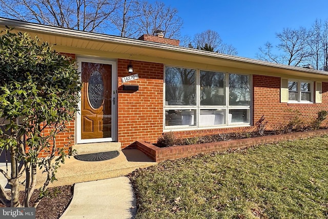 entrance to property featuring a yard