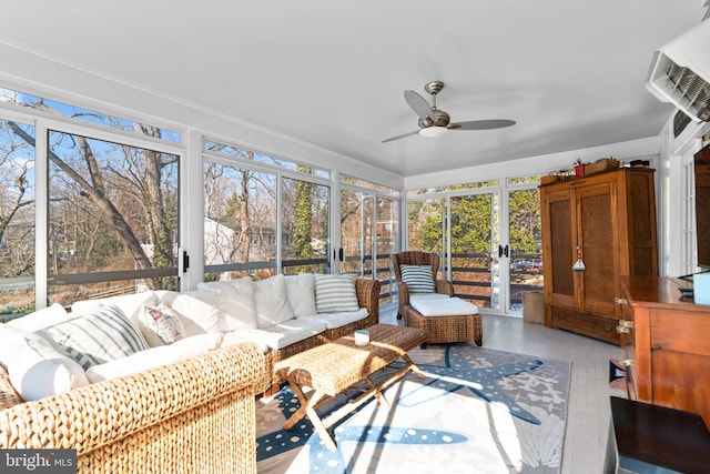 sunroom with ceiling fan