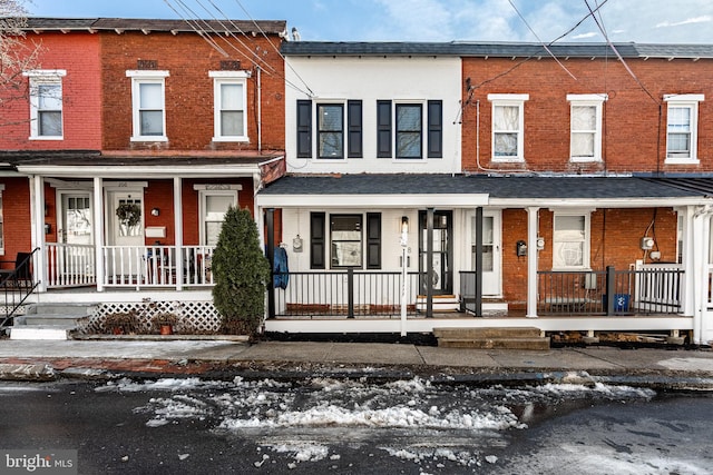 townhome / multi-family property with a porch