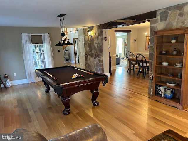 recreation room with light wood-style flooring, billiards, and baseboards