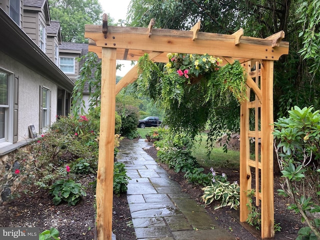 view of yard with a pergola