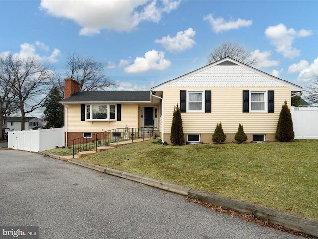 view of front of property with a front lawn