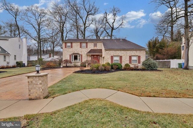 view of front of home featuring a front lawn and fence