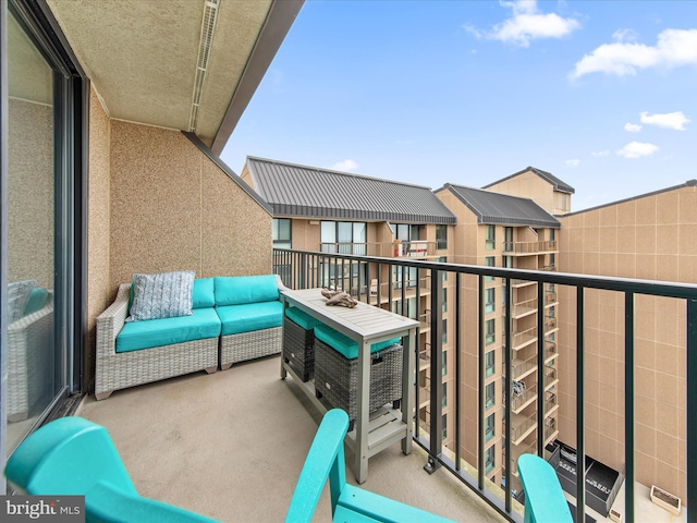 balcony featuring an outdoor hangout area