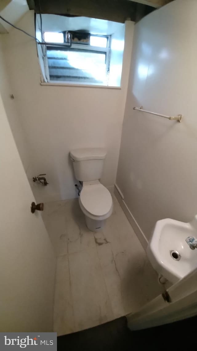 bathroom featuring sink and toilet