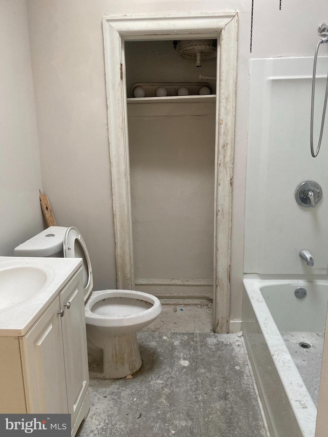 full bathroom with a washtub, vanity, and toilet