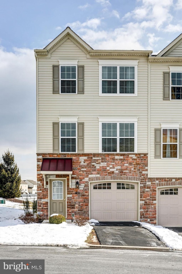 view of front of house featuring a garage