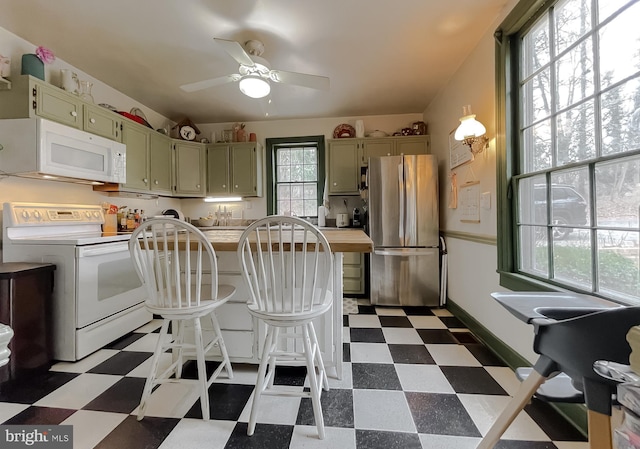 kitchen featuring ceiling fan and white appliances