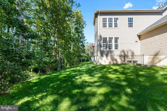 back of house featuring a lawn