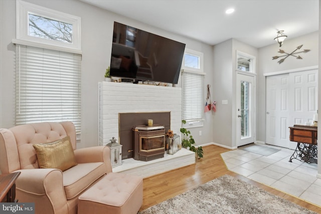 living room featuring recessed lighting, light wood-style flooring, and baseboards