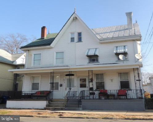 view of front of house featuring a porch