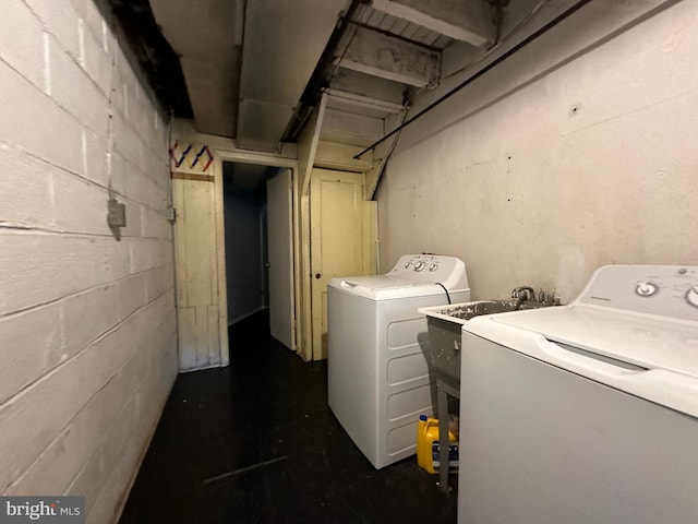 laundry room with washing machine and dryer