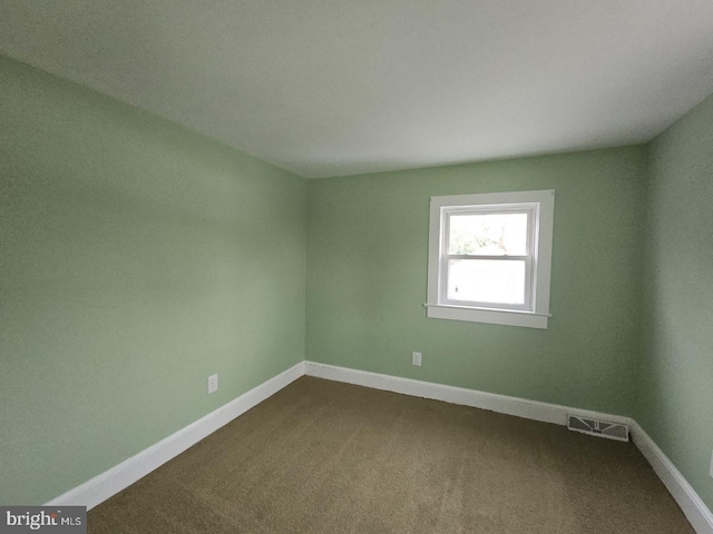 unfurnished room with carpet flooring