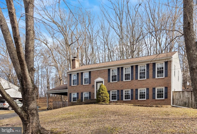 view of front of home featuring a front lawn and a carport