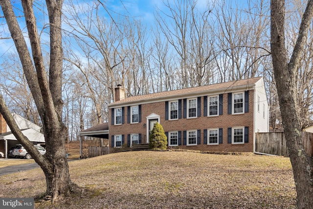 view of front of property featuring a carport and a front yard