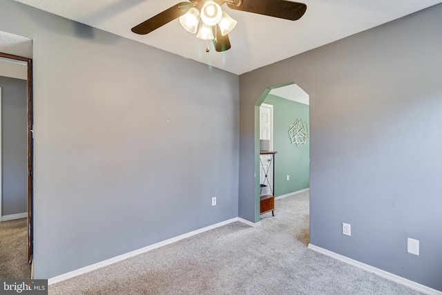 unfurnished room featuring light carpet and ceiling fan