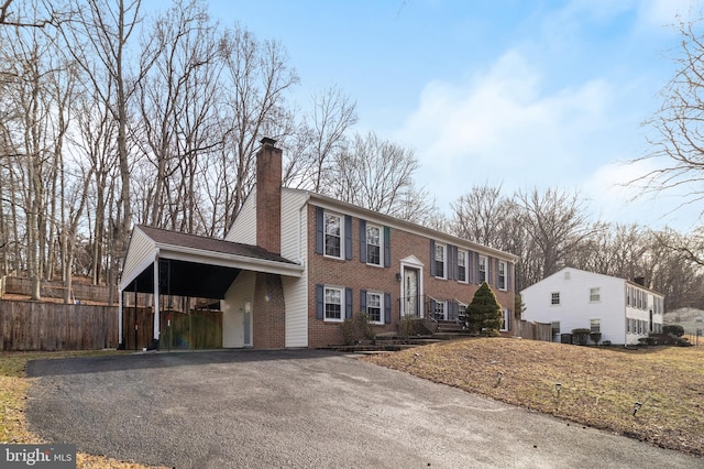 view of front facade featuring a carport