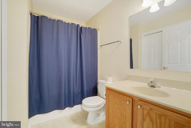 bathroom featuring vanity, a shower with curtain, and toilet