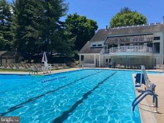 view of swimming pool