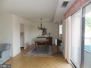 dining area with a notable chandelier