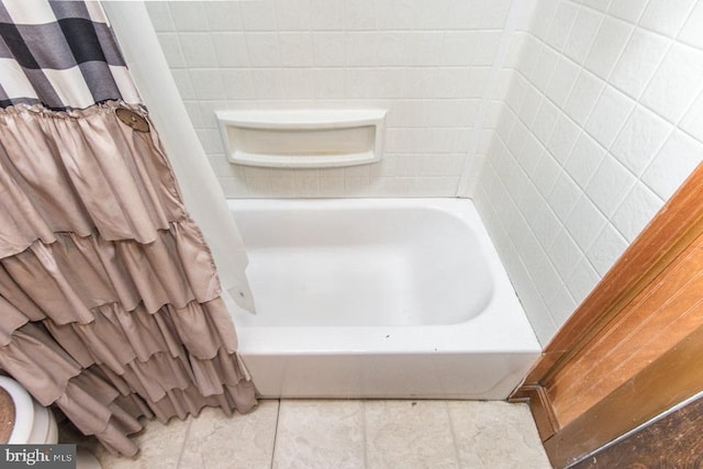 bathroom featuring a tub