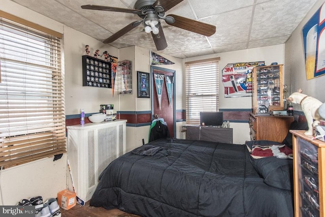 bedroom featuring ceiling fan