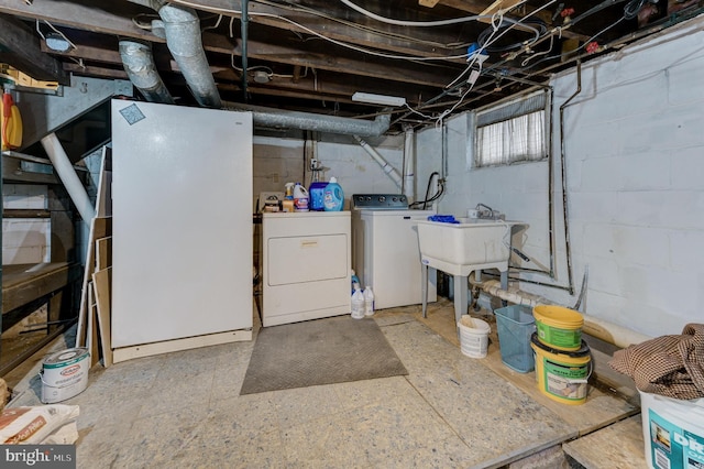 basement with sink and independent washer and dryer