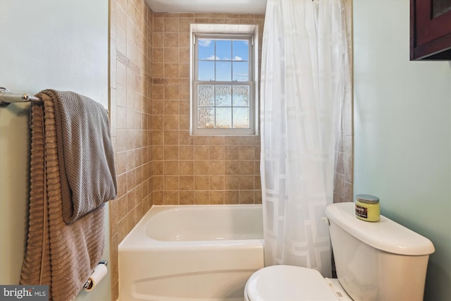 bathroom featuring shower / bath combo with shower curtain and toilet