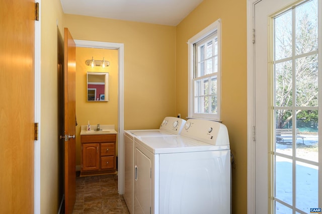 laundry room featuring sink and independent washer and dryer