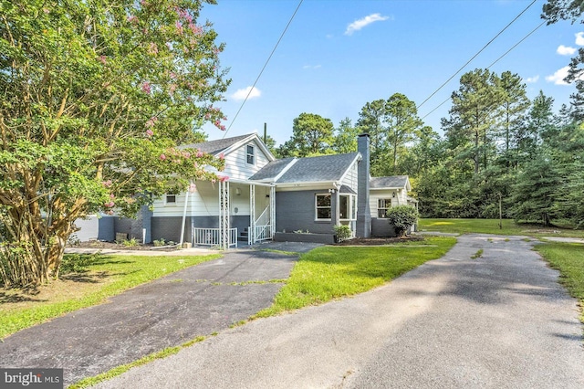 bungalow-style home with a front lawn and covered porch