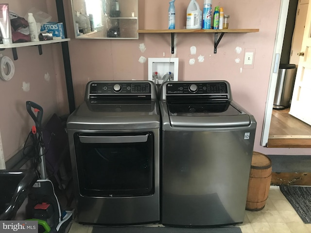 laundry area featuring washer and clothes dryer