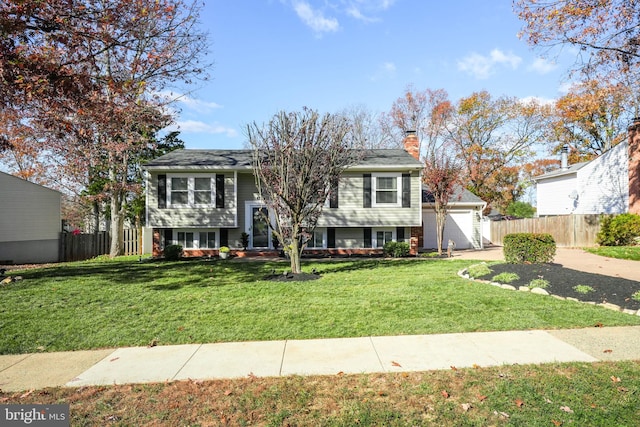 bi-level home featuring a front lawn