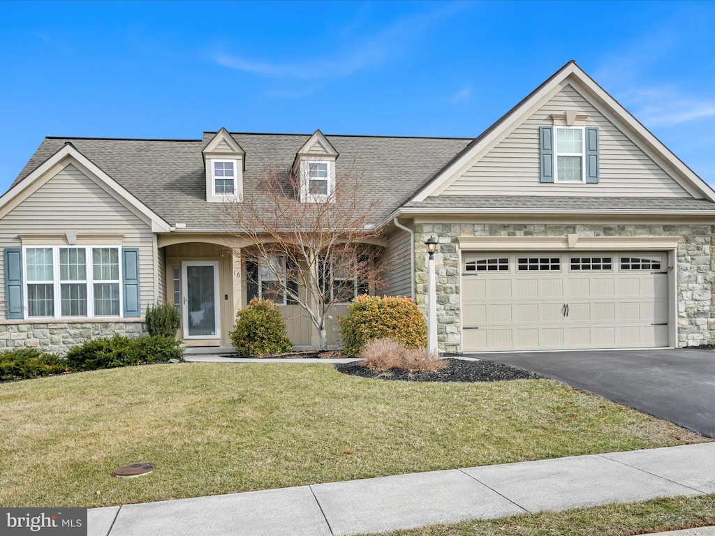 view of front facade with a garage and a front yard