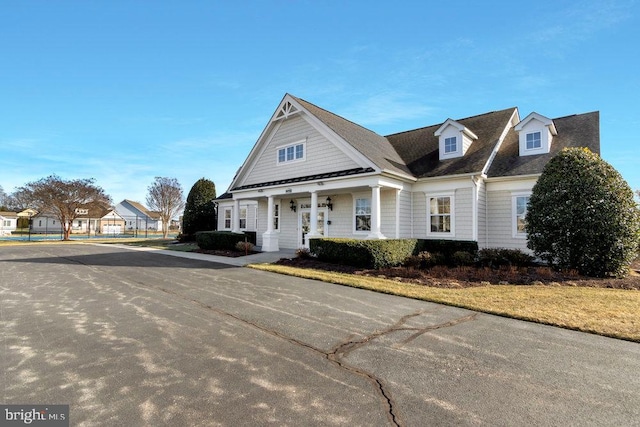 view of front of property featuring a porch