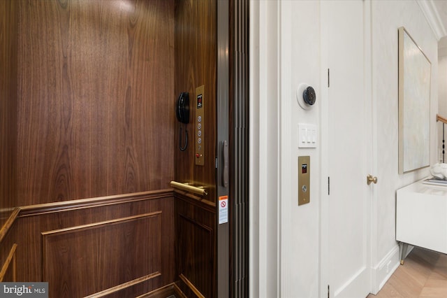 room details featuring elevator