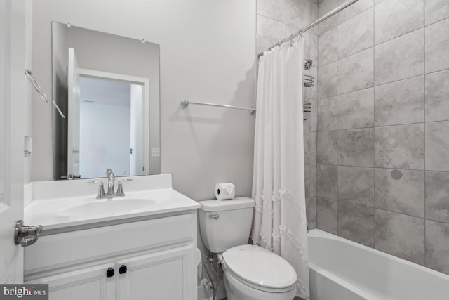 full bathroom featuring shower / bathtub combination with curtain, vanity, and toilet