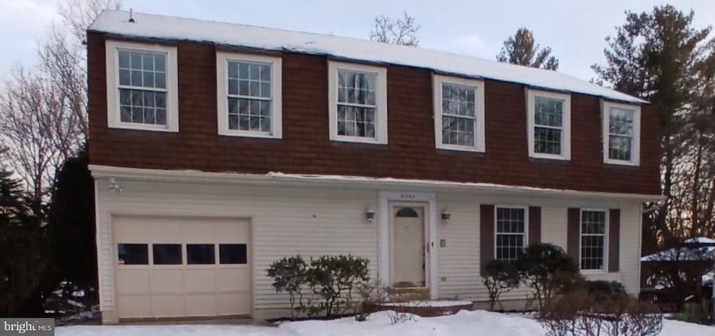 view of front of property featuring a garage