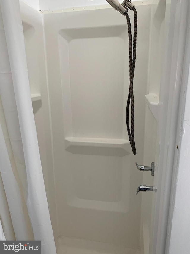 2544 Boarman Ave, Baltimore, MD 21215 - room details featuring curtained shower